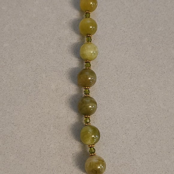Jade Colored Glass Beaded Bracelet - Picture 2 of 9